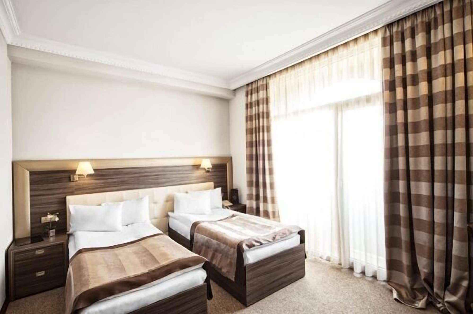Cruise Hotel Tbilisi Esterno foto