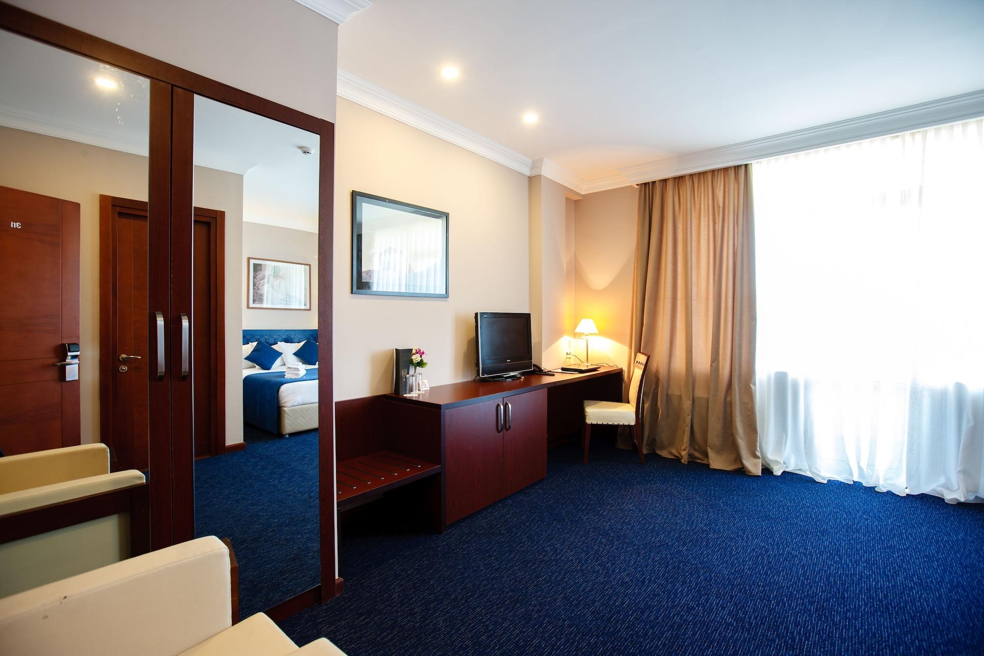Cruise Hotel Tbilisi Esterno foto