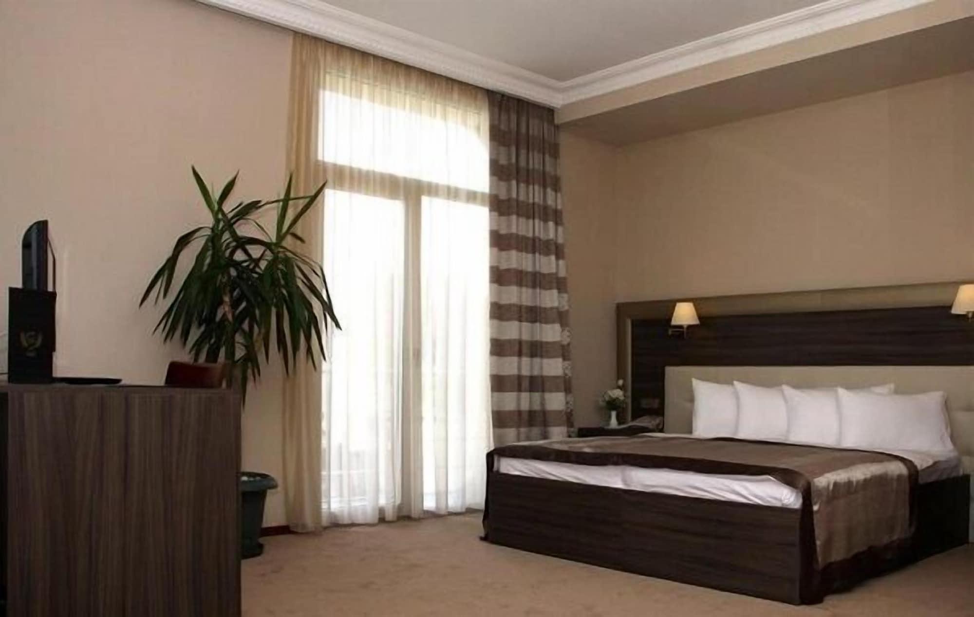 Cruise Hotel Tbilisi Esterno foto