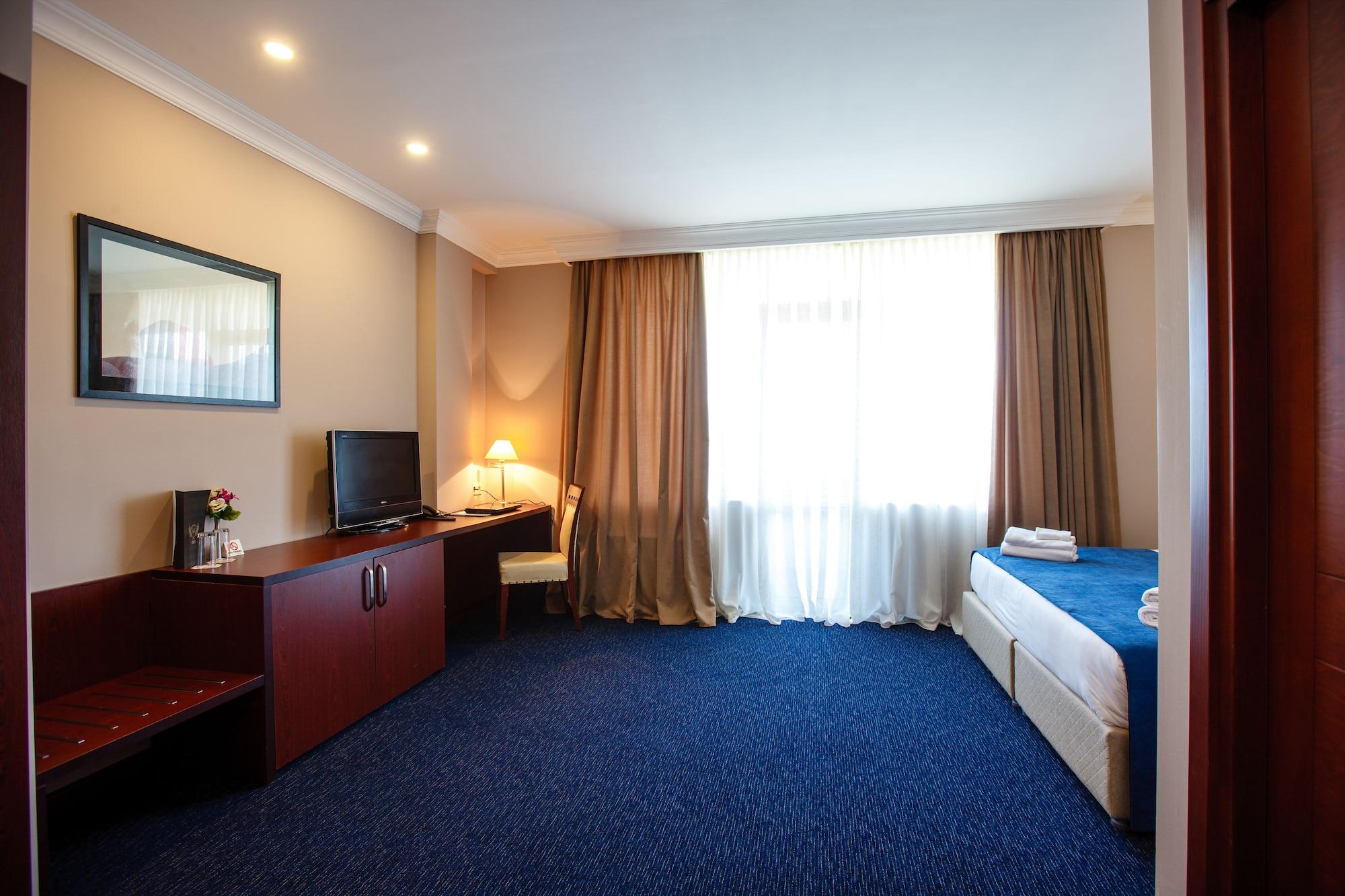 Cruise Hotel Tbilisi Esterno foto