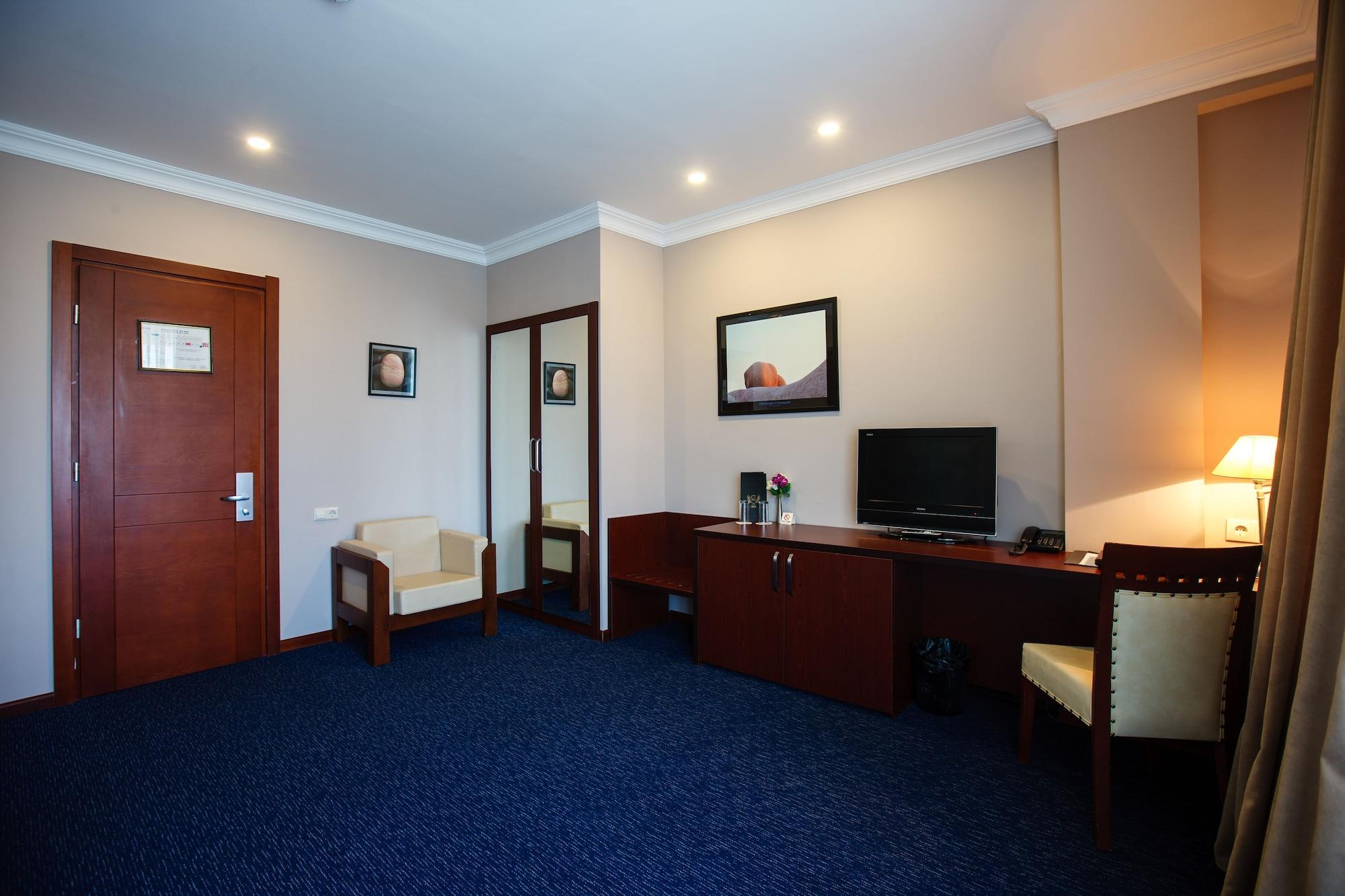 Cruise Hotel Tbilisi Esterno foto