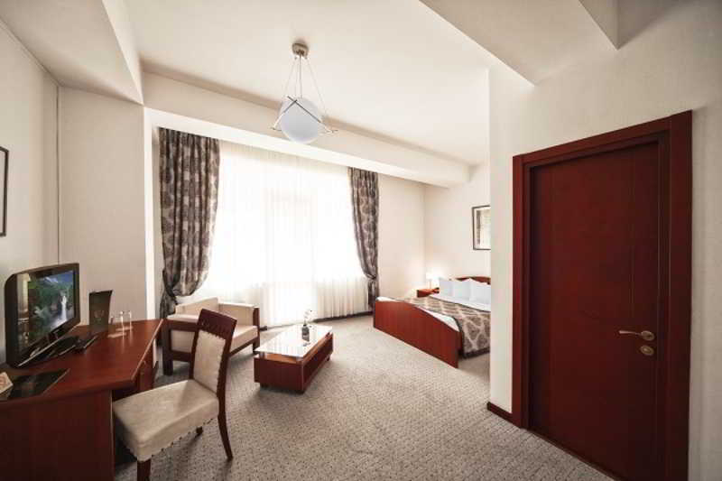 Cruise Hotel Tbilisi Esterno foto