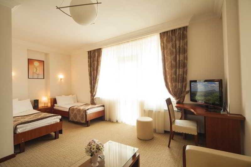 Cruise Hotel Tbilisi Esterno foto
