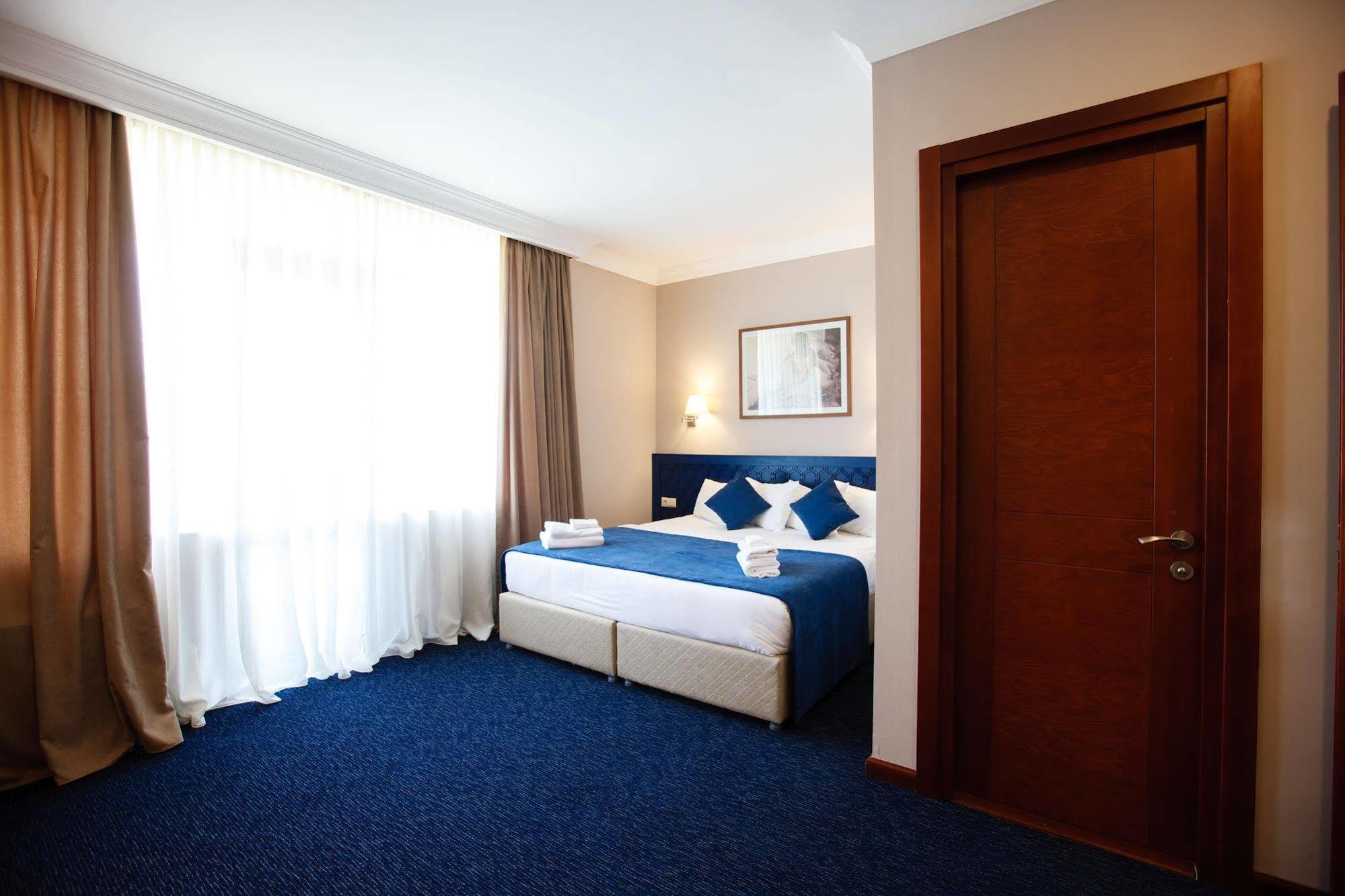 Cruise Hotel Tbilisi Esterno foto